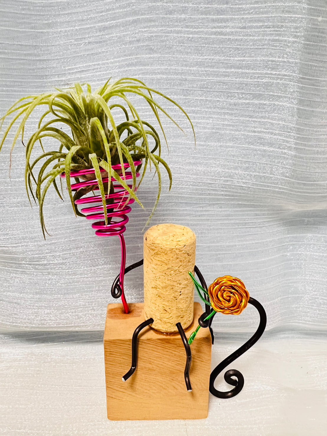 手拿玫瑰咖啡杯展示架